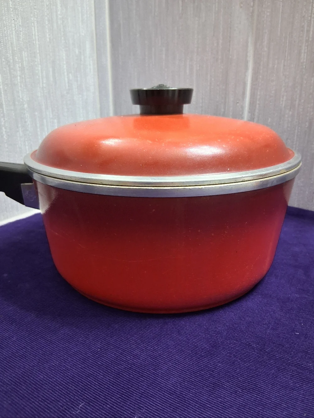 Vintage Club Large Saucepan 3 Qt Poppy Cardinal Red Classic Cookware